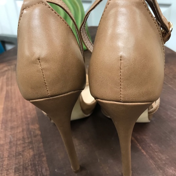 NWOB Just Fabulous Bahara Tan Heels 7 - Picture 3 of 6